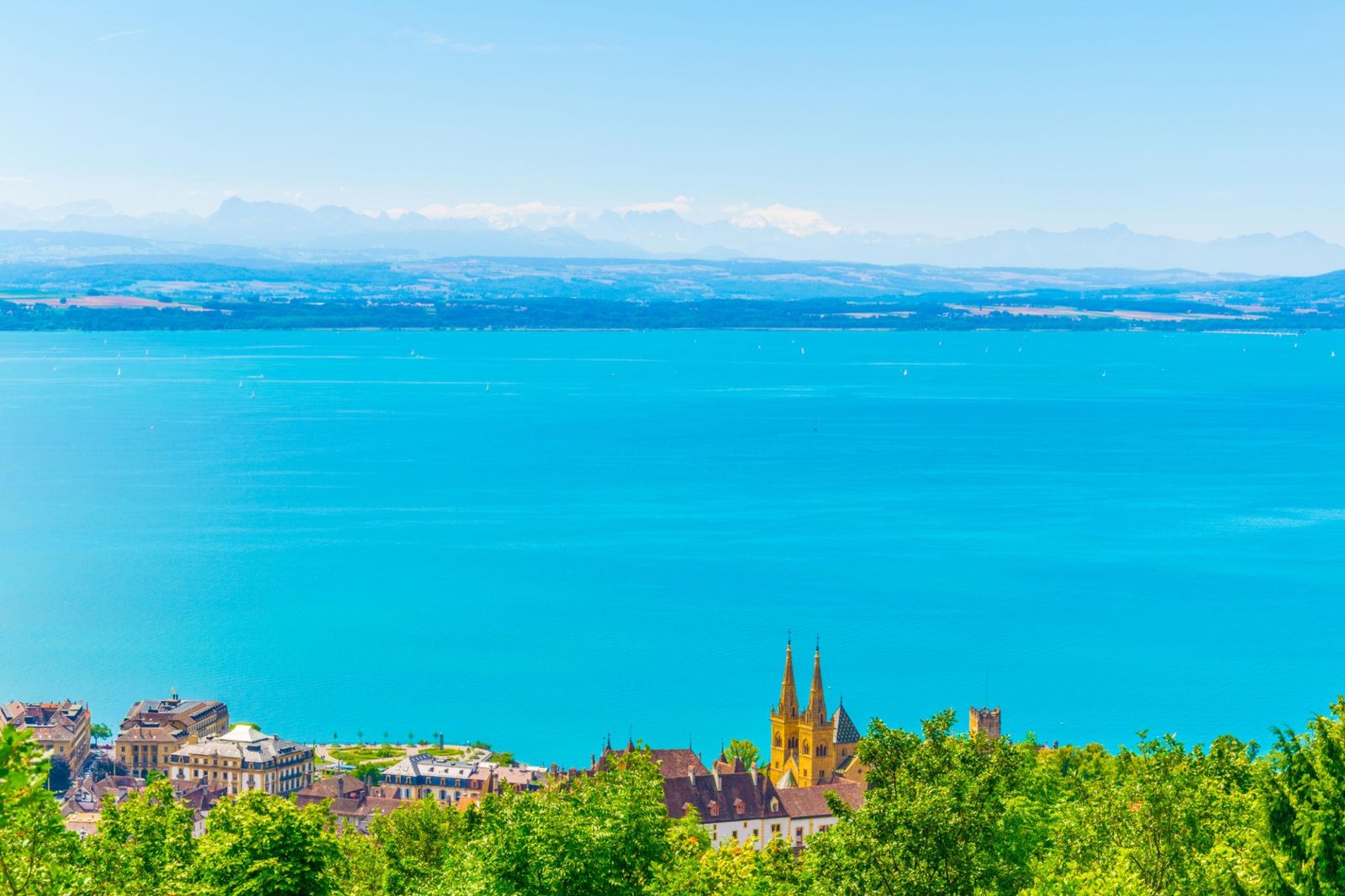 Création site web Neuchâtel - château et lac